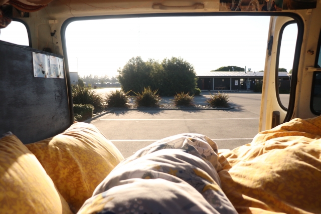 車中泊のリアルな「住民トラブル」と安全対策